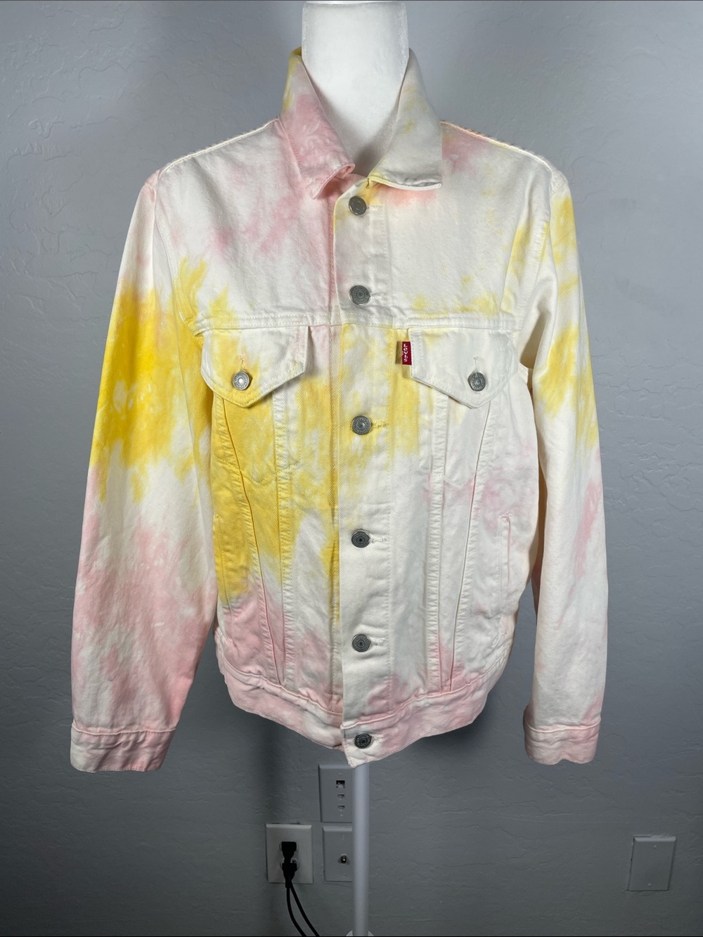 NEW Levi's Vintage Fit Trucker Jacket Yellow & Pink Tie Dye Denim Size Small
